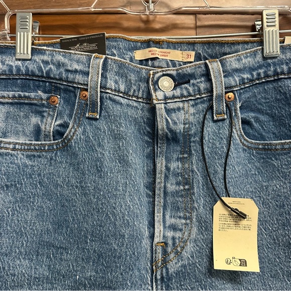 Levi’s - Wedgie Straight - Picture 2 of 10